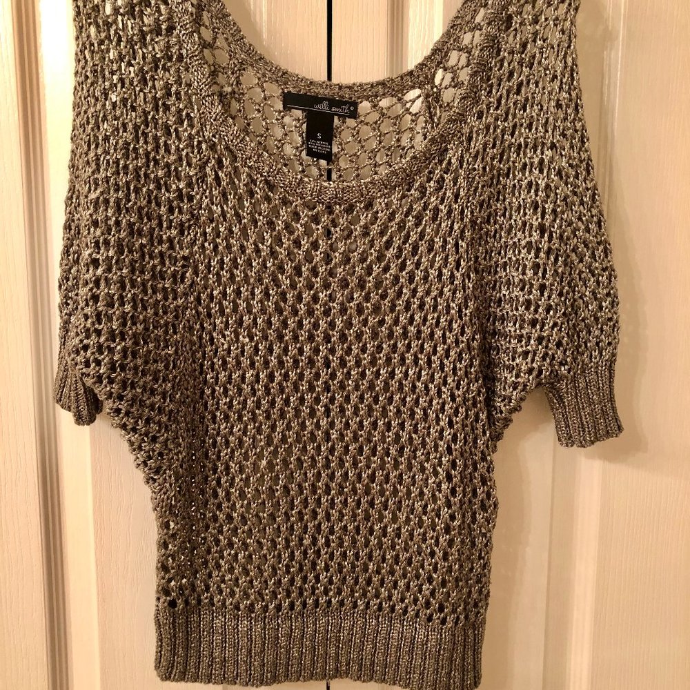 Gray metallic top